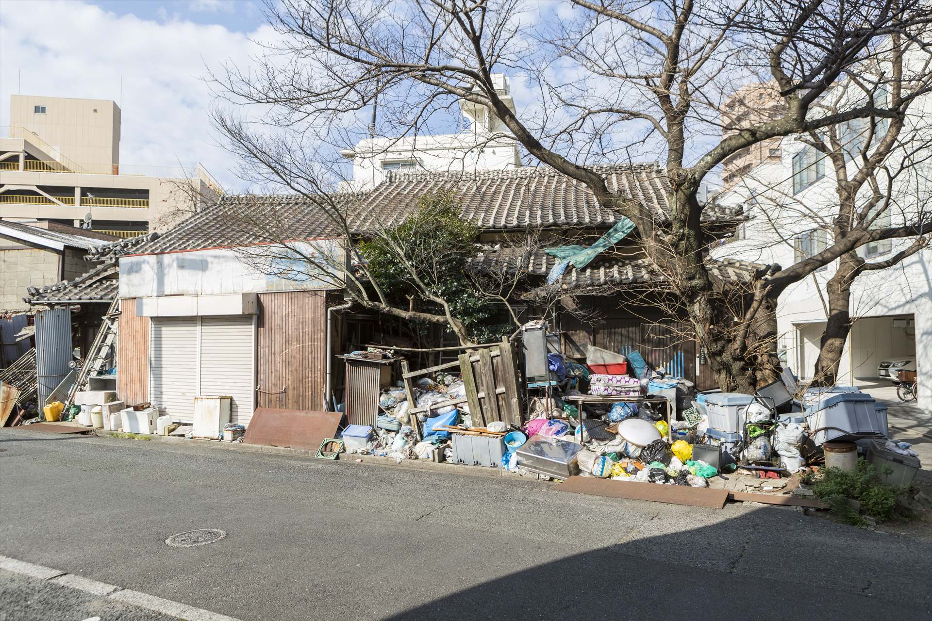 ゴミ屋敷の悩み解決 | 遺品整理や不用品回収ならK・K・R