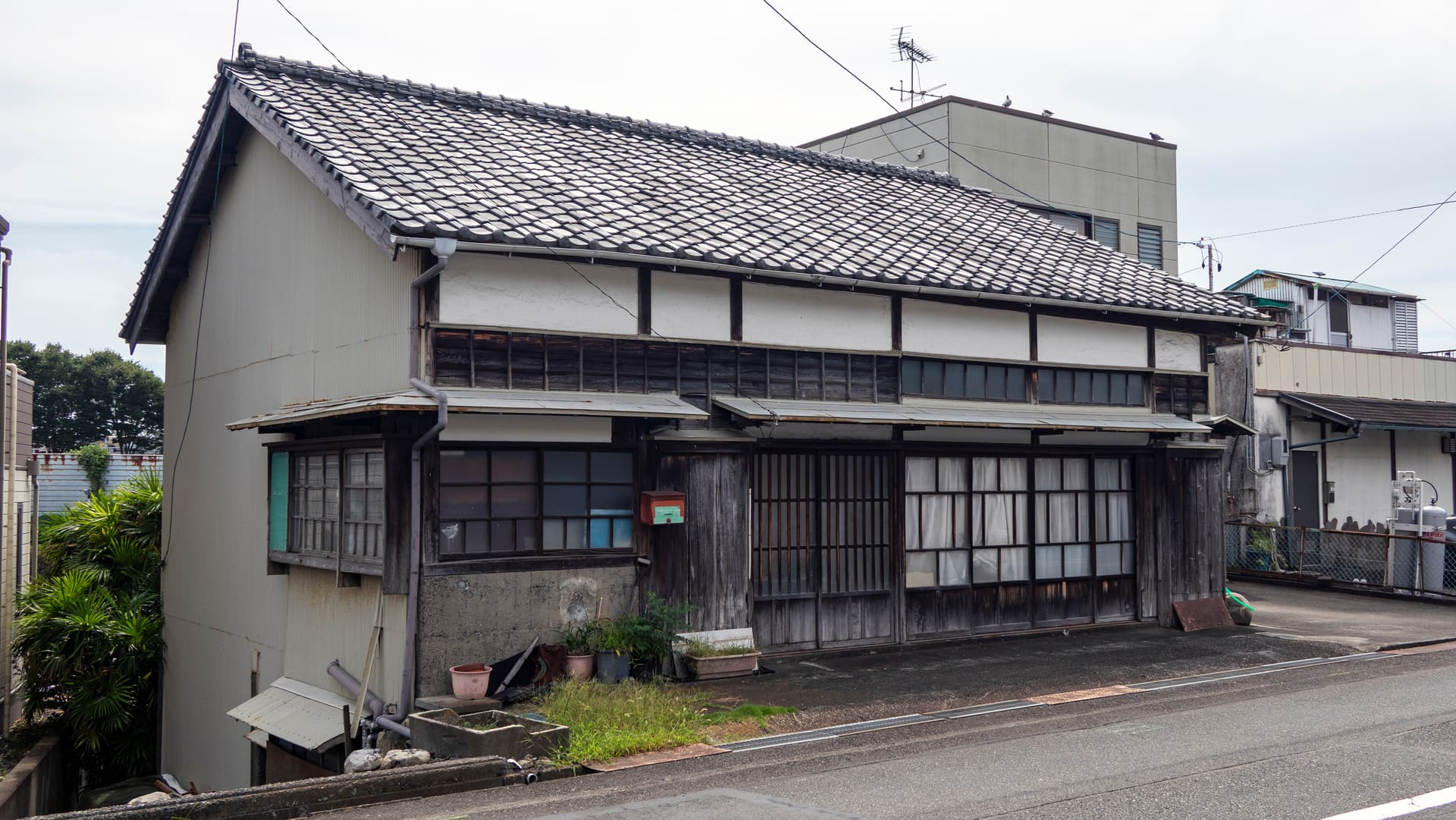 一軒家の整理を代行 | 遺品整理や不用品回収ならK・K・R